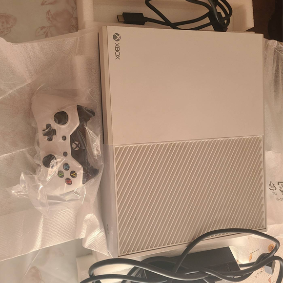 One 500GB Console - White